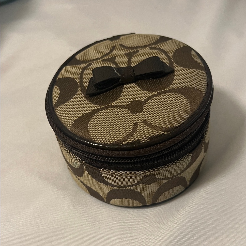Brown Patterned Round Jewelry Case